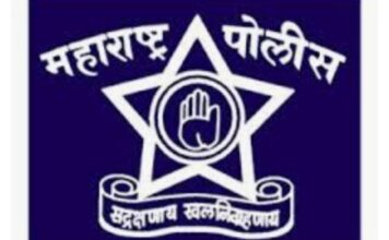 कोविड `१९ मुळे झालल्या पोलीस कर्मचाऱ्यांच्या नातेवाईकांना प्रत्येकी ५० लाखांच्या धनादेशांचे वाटप